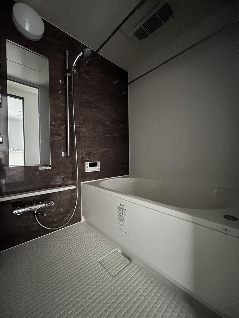 バス・シャワールーム　追焚き機能付♪