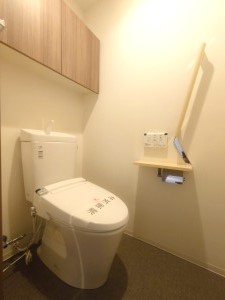 トイレ　※写真は類似間取り別部屋。色味等異なる場合があります。