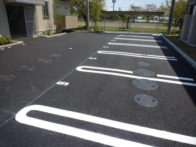 駐車場　敷地内駐車場