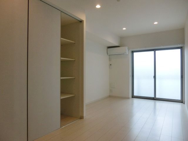 居室・リビング　広々とした明るいお部屋です♪収納も豊富です♪