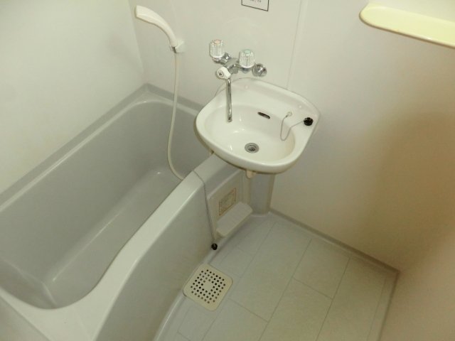 バス・シャワールーム　シンプルで機能的なユニットバスです！
