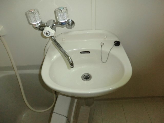 洗面設備　浴室内に洗面台付き！