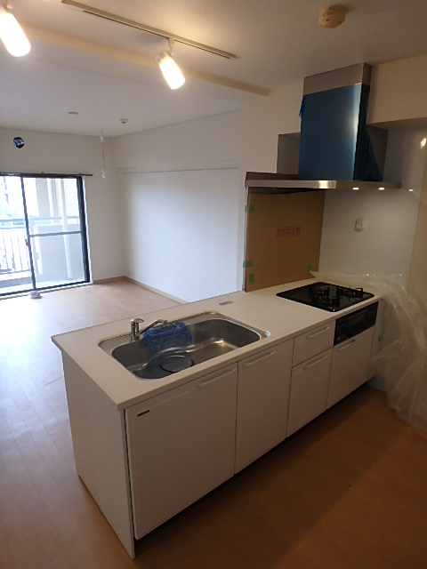 キッチン　嬉しい３口のシステムキッチンです。