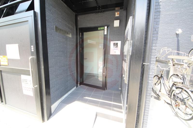 エントランス　ゆとりのあるエントランスです