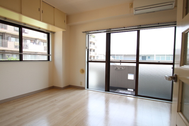 居室・リビング　洋室７．３帖