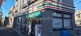 コンビニ　セブンイレブン世田谷代沢3丁目店（コンビニ）まで208m