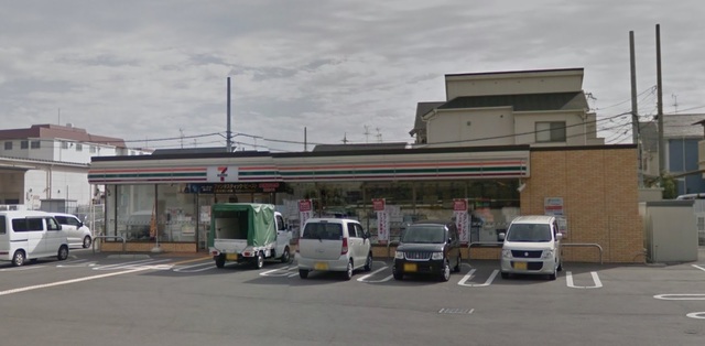 コンビニ　セブンイレブン（コンビニ）まで446m