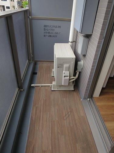 バルコニー　暖かな日差しのふりそそぐバルコニー