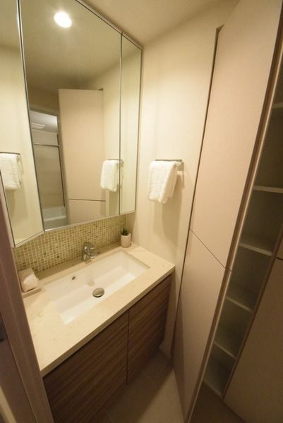 洗面設備　家具はイメージです