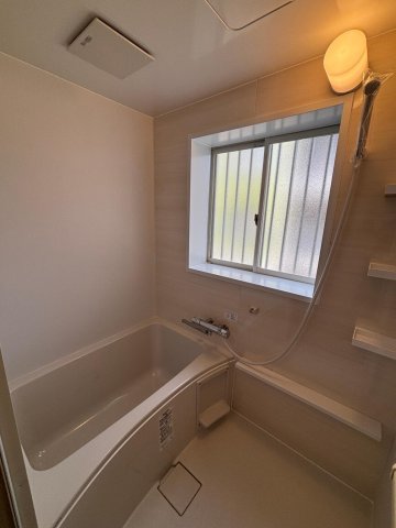 バス・シャワールーム　ユニットバス新設！一日の疲れを清潔さあふれる空間で快適に。