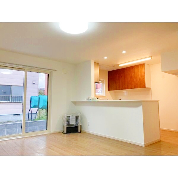 その他設備　冬は暖かく経済的な灯油ストーブがついています♪