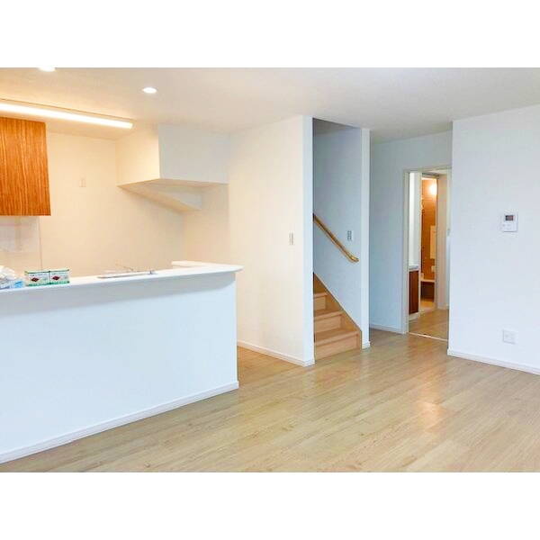 居室・リビング　明るい雰囲気で、気持ちの良いリビングです♪