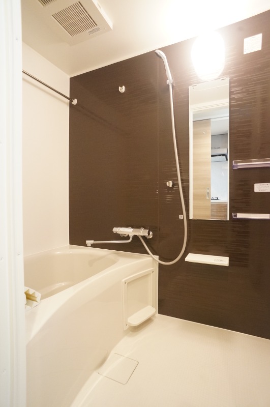 バス・シャワールーム　浴室乾燥機付き♪