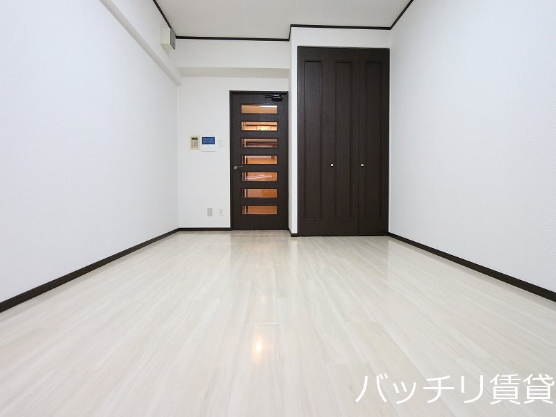 居室・リビング　別号室タイプの為、現状を優先いたします