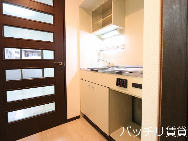 キッチン　別号室タイプの為、現状を優先いたします