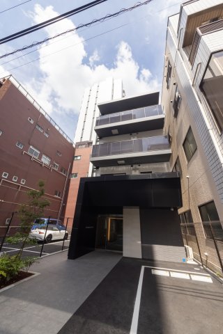 エントランス　落ち着いたエントランスです