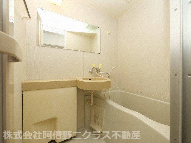バス・シャワールーム　内装は別部屋の参考写真です。