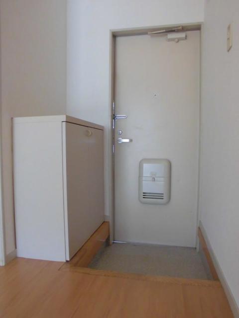 玄関　※同物件・同タイプの写真です。