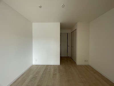 居室・リビング　同マンションの別のお部屋の写真です。