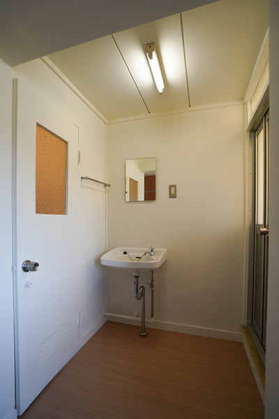 洗面設備　同じ建物の別なお部屋