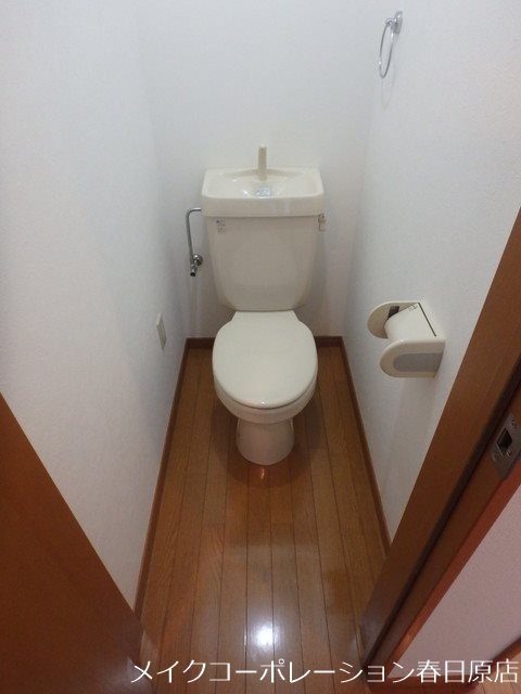 トイレ　写真は同型タイプ
