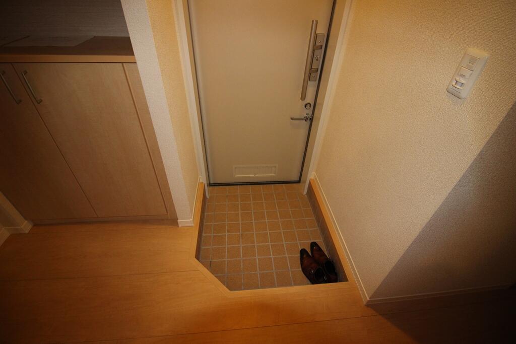 玄関　玄関：画像は同社類似物件の写真