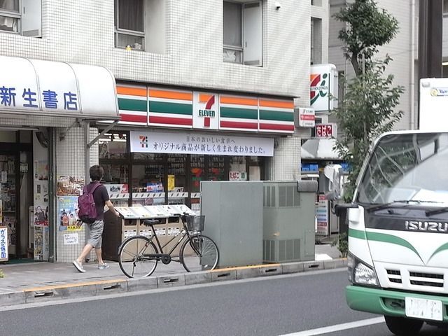 コンビニ　セブンイレブン（コンビニ）まで650m