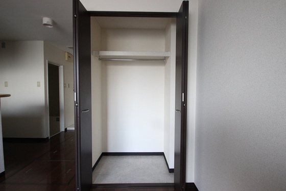 収納　※掲載写真は同マンション別部屋参考写真となります。