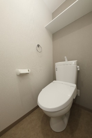ＪＲ東海道本線 草薙駅 徒歩18分 3階建 築2年のトイレ写真