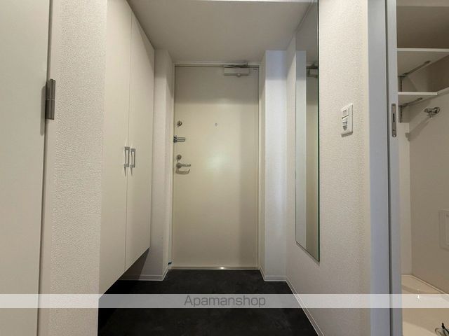 地下鉄谷町線 谷町六丁目駅 徒歩4分 15階建 築1年の玄関写真