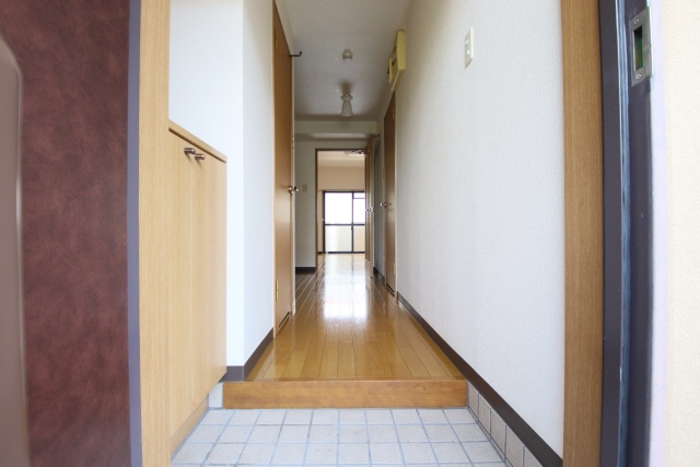 玄関　※別室の参考写真の為、現況優先です。