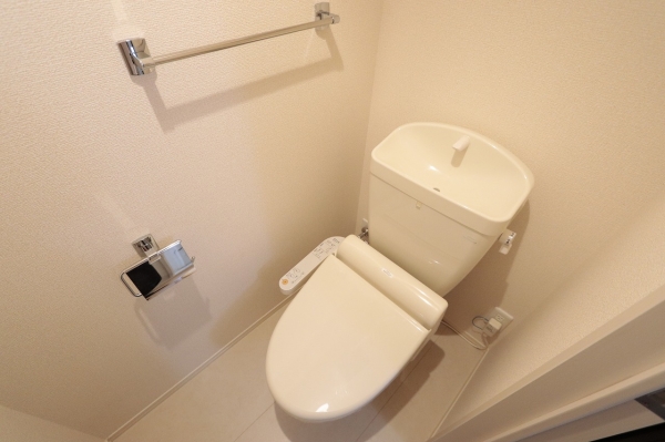 トイレ　温水シャワー付きトイレです