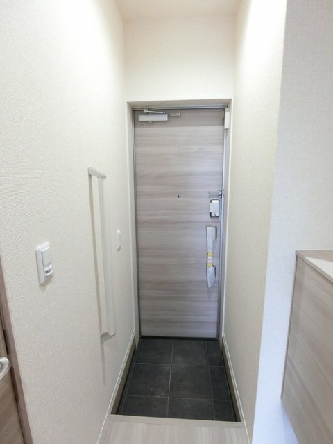 玄関　同物件別号室の写真です。