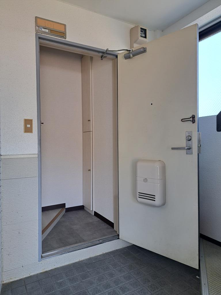 その他共有部分　入口共用部分は屋内なので雨の日も安心♪