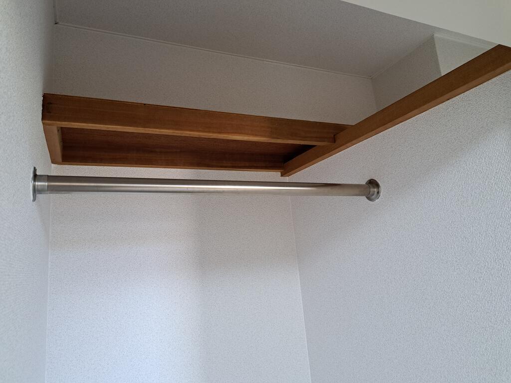 その他　収納 ポール付きです