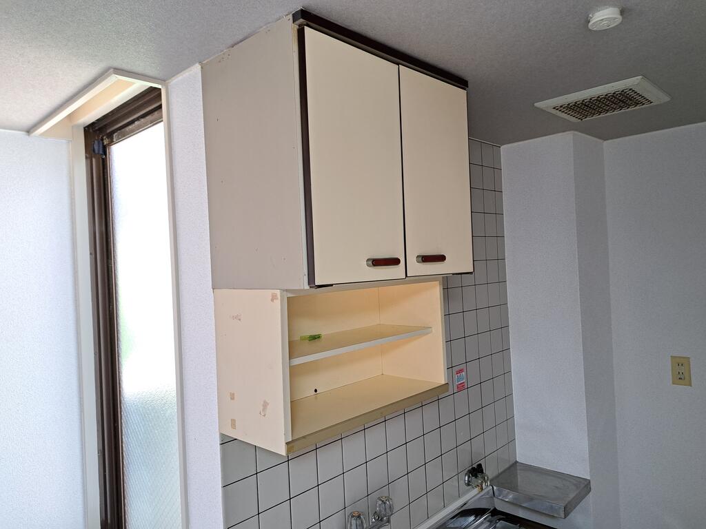収納　キッチンには吊戸棚もあります