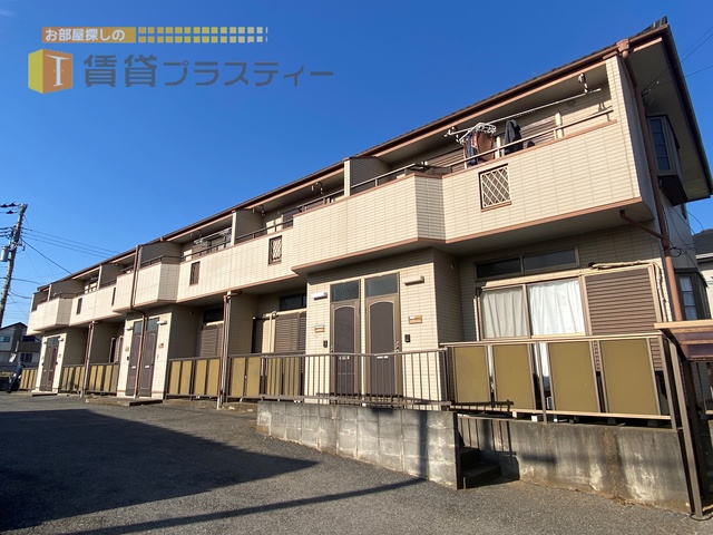 建物外観　青空に映えるどこか懐かしい外観