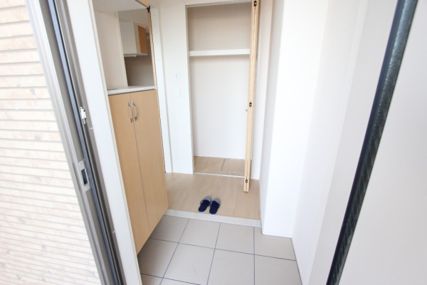 玄関　広めで嬉しい玄関です