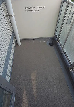 バルコニー　別部屋の画像を使用しております。
