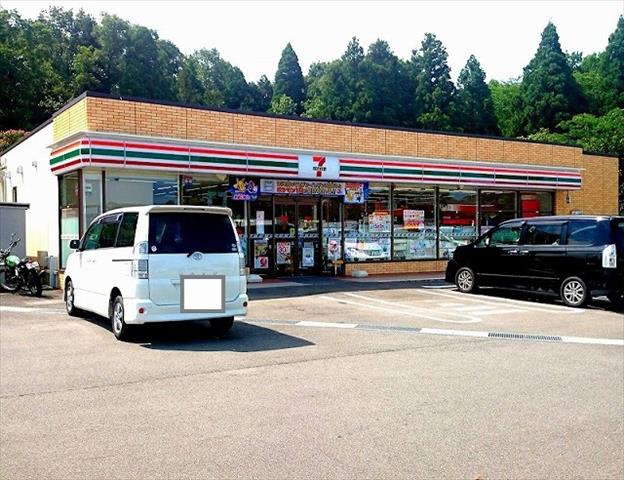 コンビニ　セブンイレブン（コンビニ）まで650m