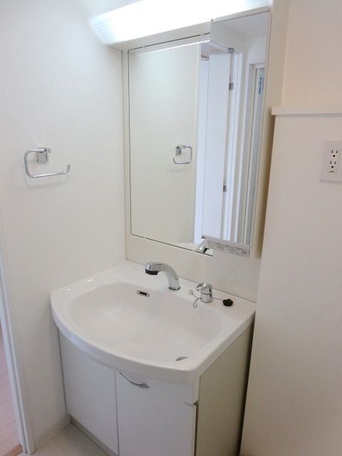 洗面設備　★オシャレな独立洗面台付です★