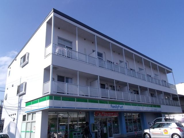 コンビニ　ファミリーマート（コンビニ）まで10m