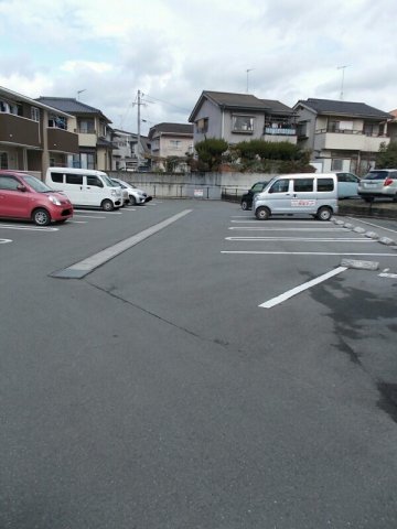 駐車場　車をお持ちの方に嬉しい駐車場付きの物件です