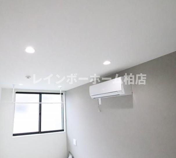 居室・リビング　※別部屋参考写真。