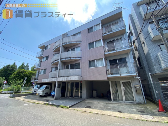 建物外観　かっちりとしたマンションタイプ