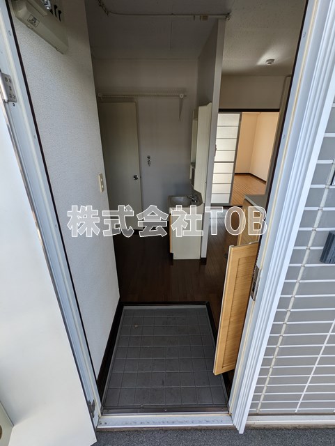 玄関　※クリーニング中の写真※