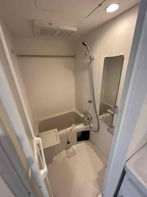 バス・シャワールーム　コンパクトで使いやすいお風呂です