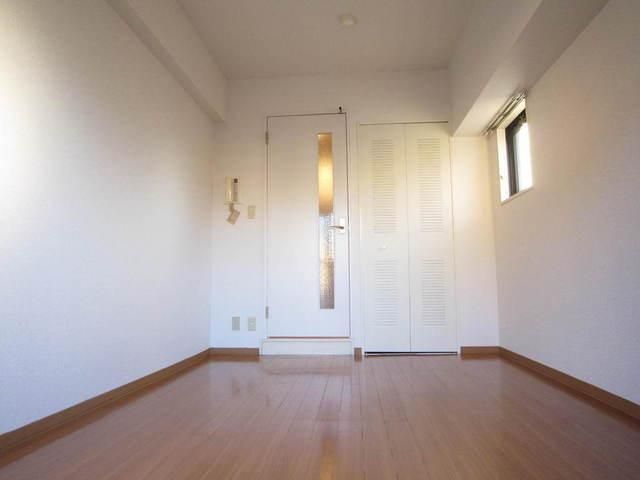 居室・リビング　二面採光のお部屋です