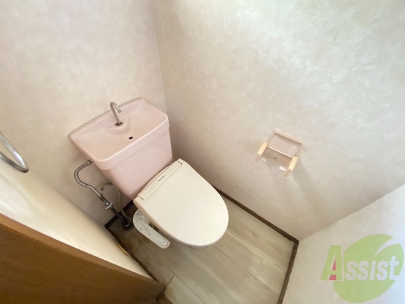 トイレ　嬉しいウォシュレット機能付きです。シャワートイレは便利ですね