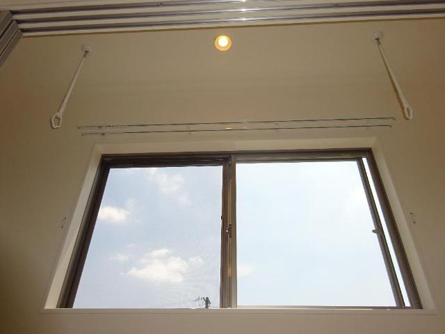 その他設備　室内物干し（イメージ）